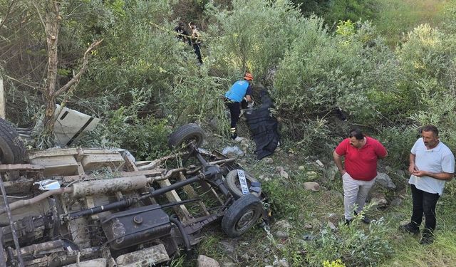 Pikap uçuruma yuvarlandı: 3 ölü, 2 yaralı