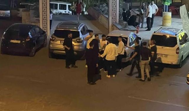 Düğün salonunda tekme tokatlı kavga!