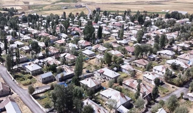 Hakkari’de Bu Köy Şaşırtıyor! 220 Hane Tek Bir Düzen İçinde