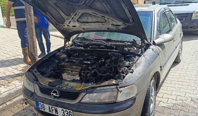 Park Halindeki Otomobil Alev Alev Yandı!