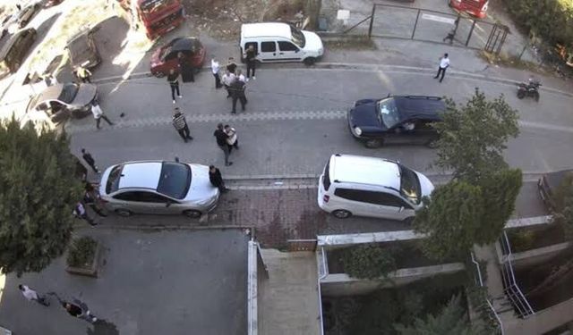 Esenyurt’ta eski komşudan dehşet baskını! Evi ve aracı taşladılar