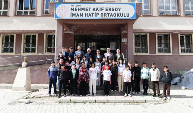 Van İl Milli Eğitim Müdürü Çandıroğlu Çatak’ta Öğrencilerle Buluştu