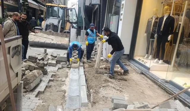 Van İpekyolu’nda Yol Ve Kaldırım Çalışmaları Sürüyor