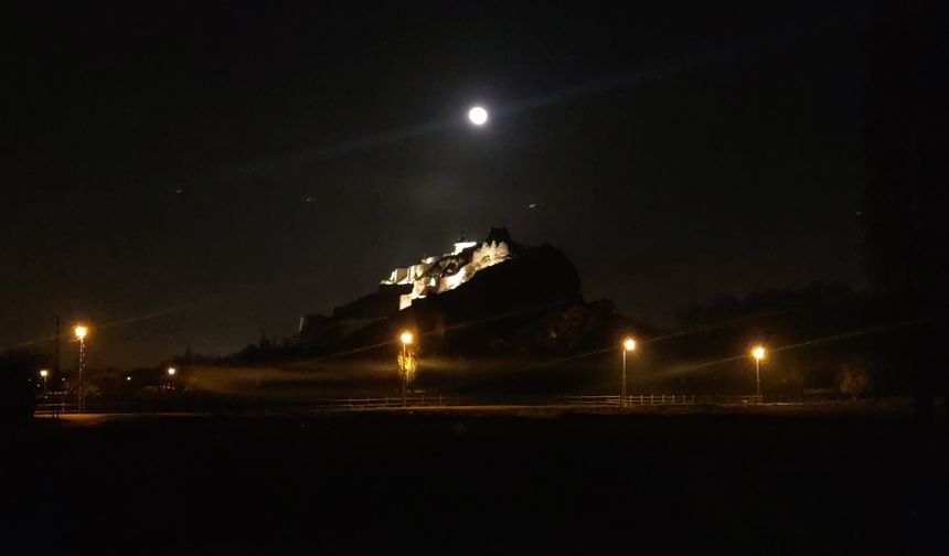 Van Kalesi’nde Büyüleyici Gece!