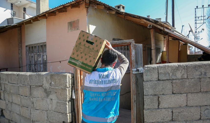 Van'da Binlerce Aileye Yardım Kolisi