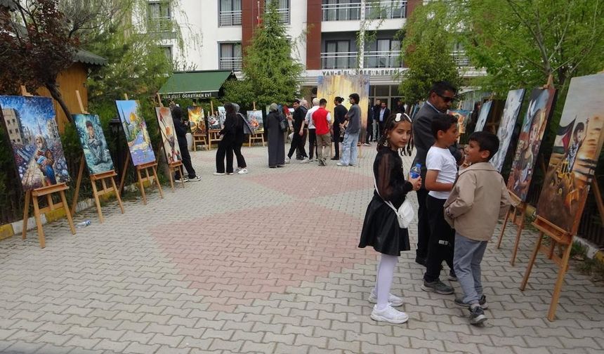 Vanlı Öğrencilerden Filistin’e Sanatla Destek!