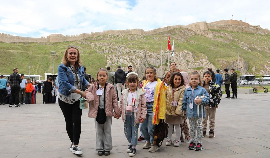 Van’da Anlamlı Buluşma: Öğrenciler Tarihle Tanıştı