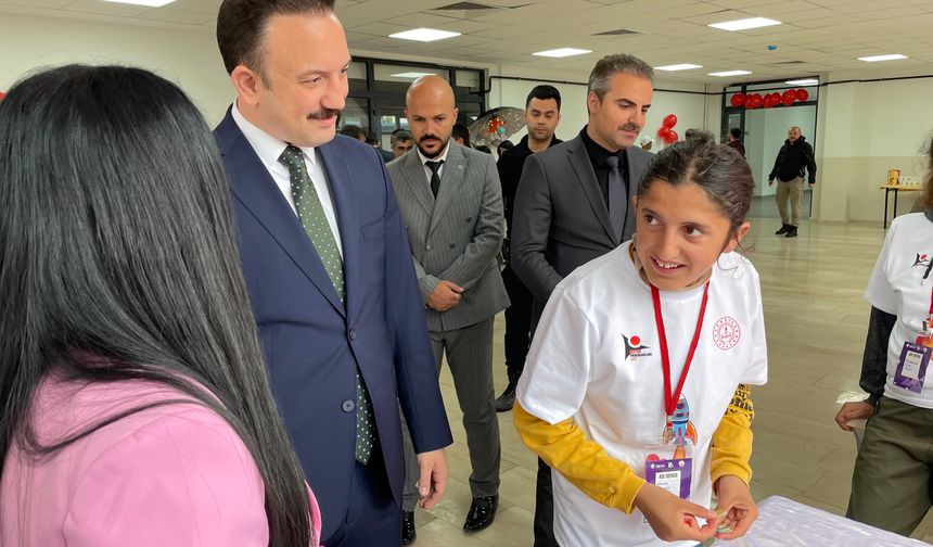 Özel öğrencilerden "TÜBİTAK 4006 Bilim Fuarı"