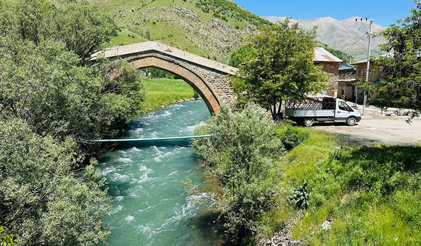 Vangölü Aktivistlerinden HES Projesine Tepki: Doğa Katledilmesin