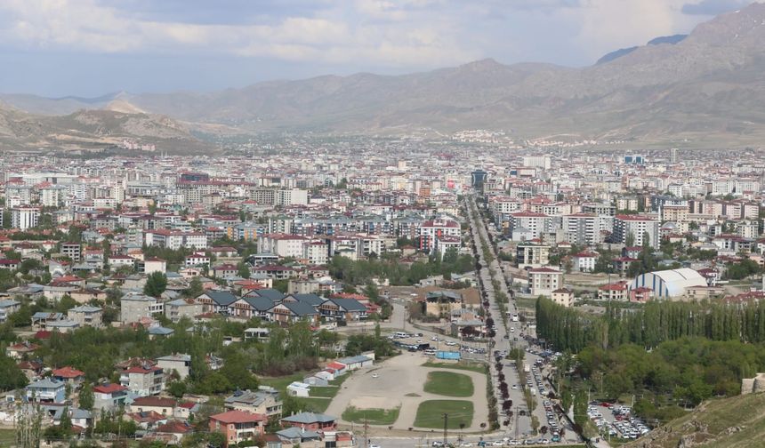 Van’da Nöbet Sürüyor Geceyi Gündüze Katıyorlar!