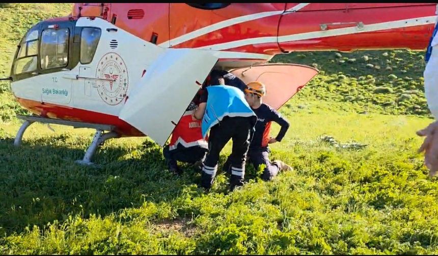 Van'da Dağda Mahsur Kalan Vatandaşı Helikopter Kurtardı