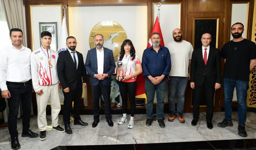 Van YYÜ’lü Sporculardan Türkiye Şampiyonasında Çifte Altın Madalya