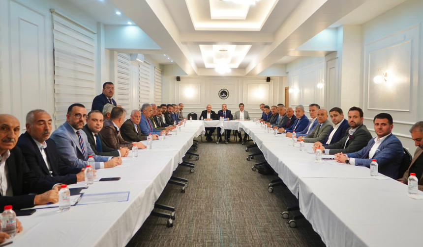 AK Parti Van İl Başkanlığı’ndan Genişletilmiş Teşkilat Toplantısı: “Van İçin Kapımız Herkese Açık”