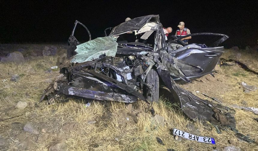 Elazığ’da Otomobil Şarampole Yuvarlandı: 2 Ölü, 3 Yaralı
