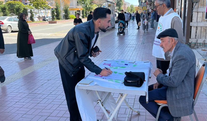Van Erciş’te “Barış İçin İmza” Kampanyasına Destek