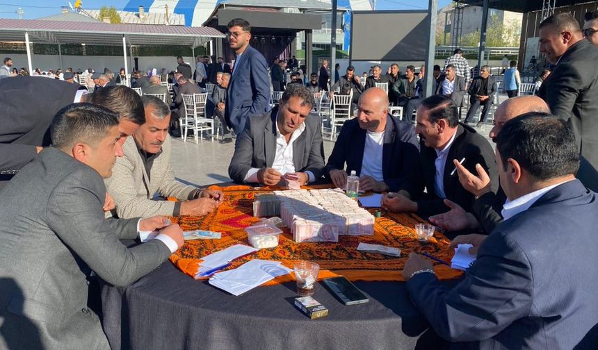 Van’da Aşiret Düğününde Dama 3 Milyon TL, Geline 1 Kilo Altın Takıldı!