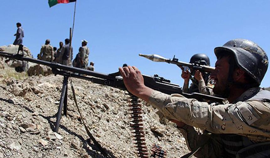 Afganistan-Pakistan Sınırında Şiddetli Çatışma: 12 Asker Öldü