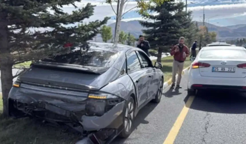 Anahtar Parti Konvoyunda Trafik Kazası!