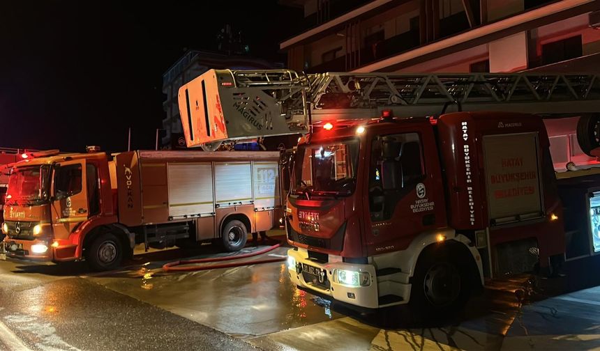 Hatay'da Facia! 7 Katlı Apartmanda 2 Ölü, 14 Yaralı