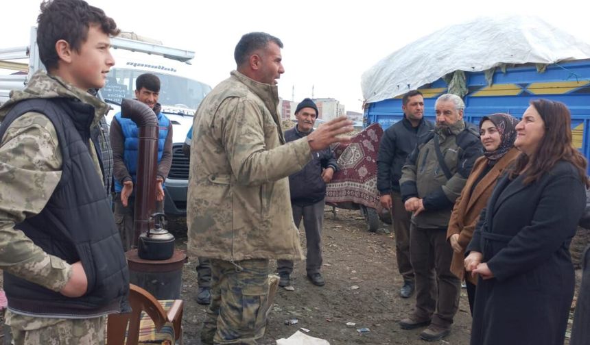 Van Erciş’te Eş Başkanlar Esnafla Buluştu: Sorunlar Yerinde Dinlendi