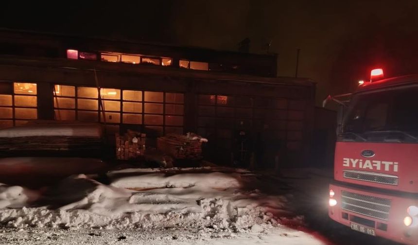 Erciş’te Marangoz Atölyesi Alev Aldı!