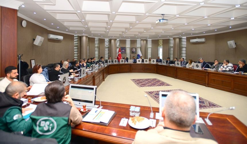 Van Gölü İçin Alarm Zili: YYÜ’den Su Seferberliği Kararı