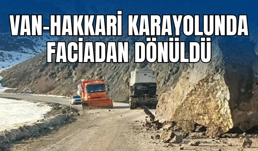 Yüksekova-Van karayolunda faciadan dönüldü: Dev kayalar yola düştü