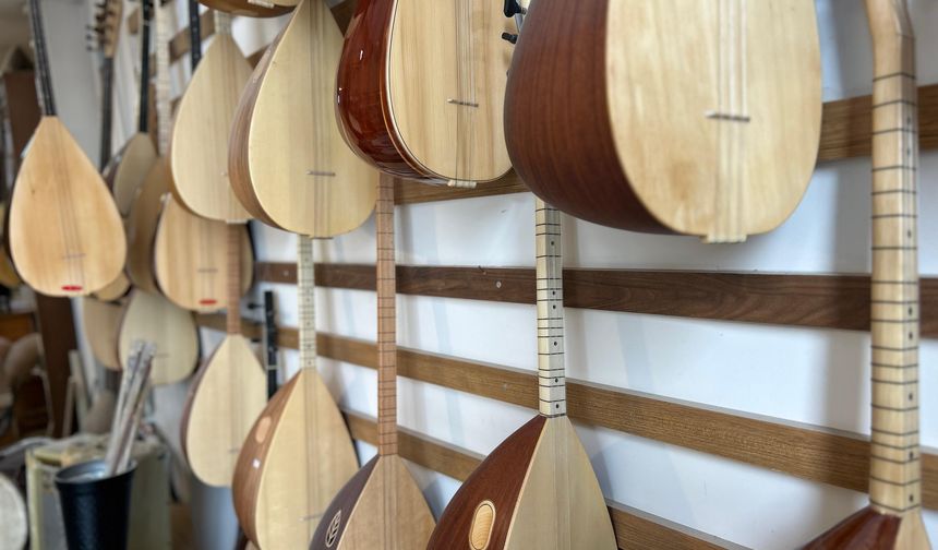 Vanlı Usta El Emeği Bağlamaları Dünyaya Gönderiyor