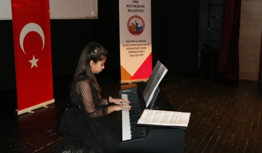 Van’da Minik Sanatseverlerden Klasik Müzik Dinletisi