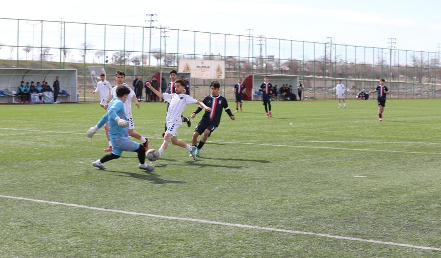Van Büyükşehir Belediyespor U-18 Takımı Şampiyonluğu İlan Etti!