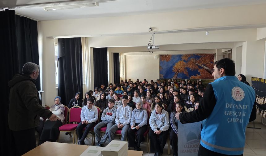 Çaldıran’da Gençler Kitaplarla Huzura Koşuyor