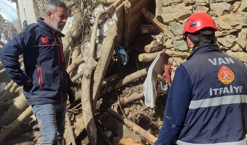 Van Çatak'ta Ahır Faciası: 50 Kuzu Göçük Altında Kaldı