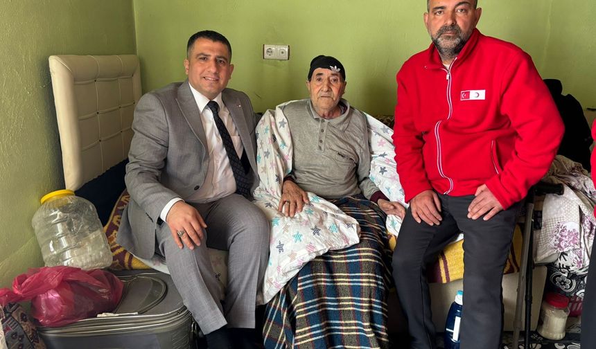 Kızılay’dan Yalnız Yaşayan Yaşlılara Anlamlı Bayram Ziyareti
