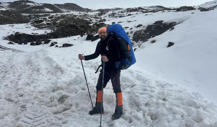 Türkiye’nin En Yüksek Zirvesi Ağrı Dağı’na Vanlı Dağcı Tek Başına Çıktı