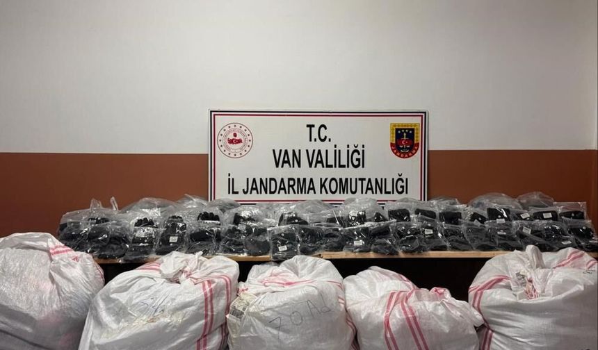 Van Başkale’de 5,8 Milyon TL Değerinde Kaçak Malzeme Ele Geçirildi!