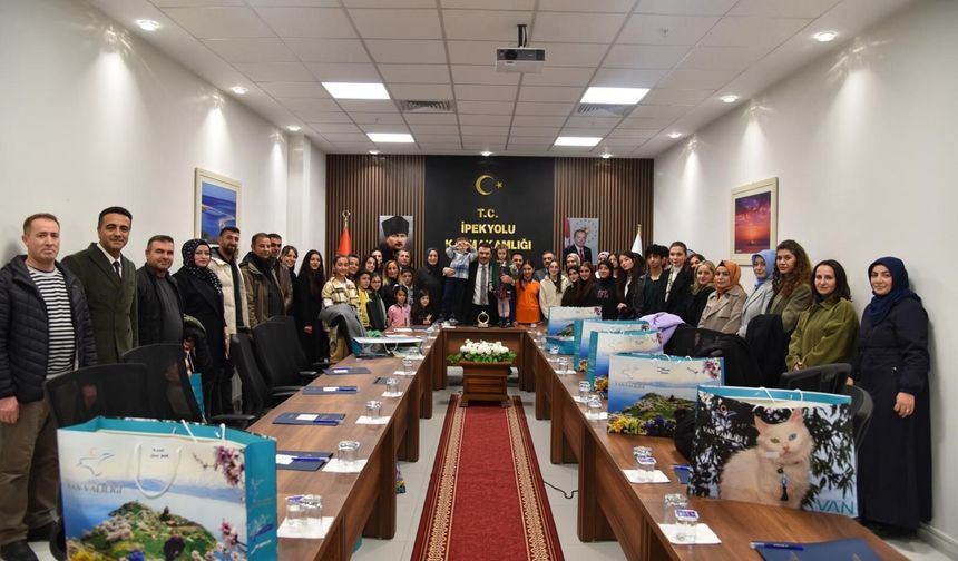 İpekyolu’nda “Kitap Van” Yarışmalarında Dereceye Girenler Ödüllendirildi