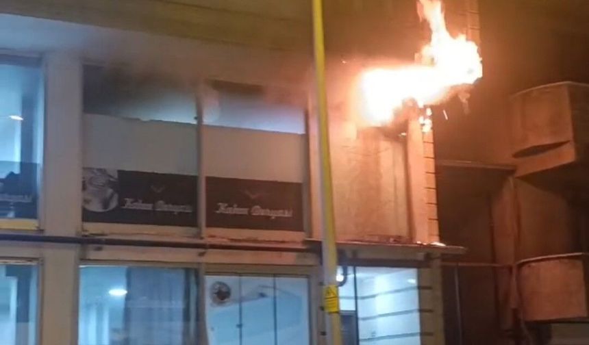 Özalp'te iş yeri yangını