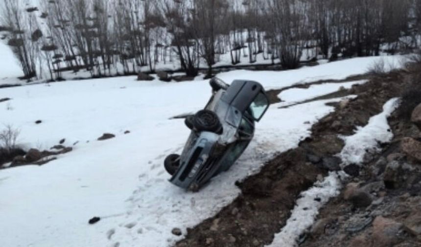 Van Muradiye’de Otomobil Şarampole Devrildi: 3 Yaralı