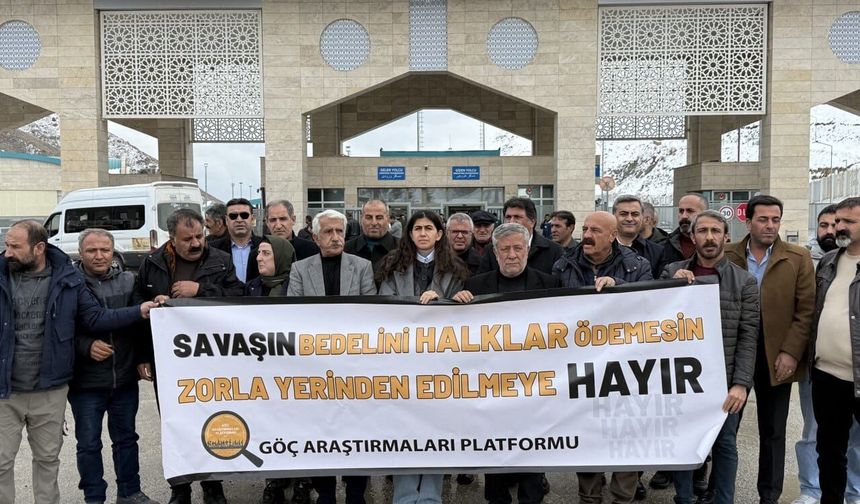 Van’da Kapıköy'den Dünyaya Çağrı: Savaştan Kaçanlara Kapıları Açın!