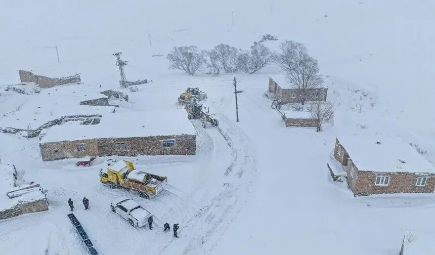 Van’da 93 Yerleşim Yerinin Yolu Kar Nedeniyle Kapandı