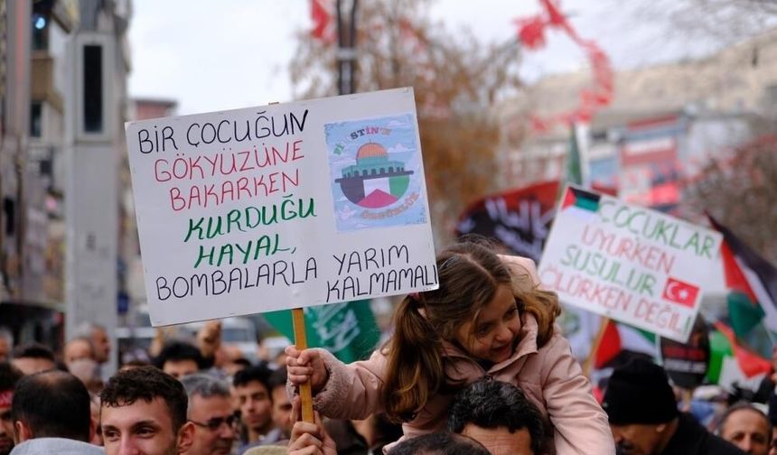 Van’da Binler Filistin İçin Meydanlara Çıktı!