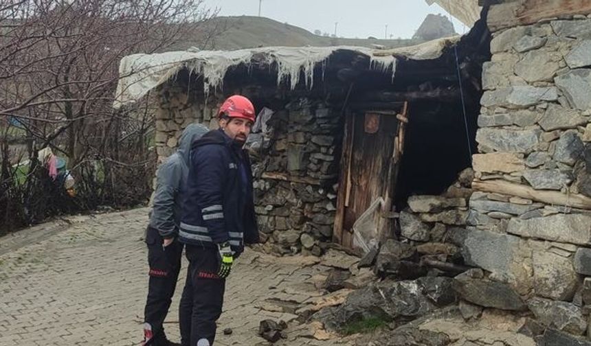 Van'da kümes ve tandır olarak kullanılan yapı çöktü