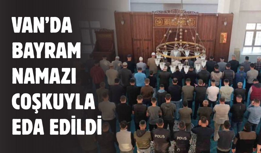 Van’da Kurban Bayramı namazı coşkuyla eda edildi
