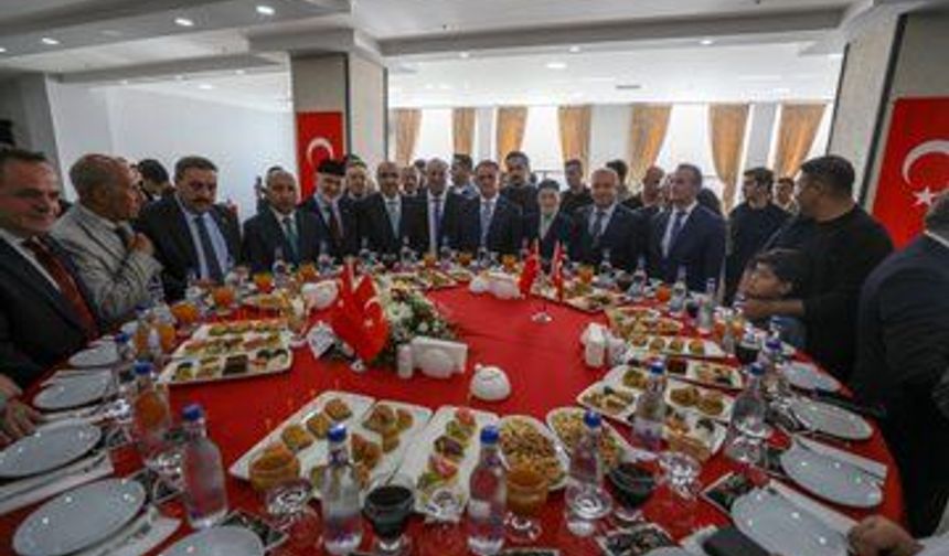 Van’da resmi bayramlaşma programı düzenlendi