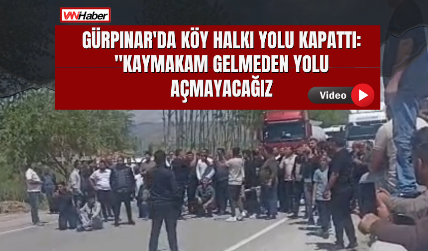 Gürpınar'da Köy Halkı Yolu Kapattı: "Kaymakam Gelmeden Yolu Açmayacağız"