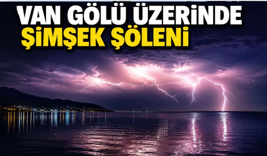 Şimşekler Van Gölü’nü Aydınlattı