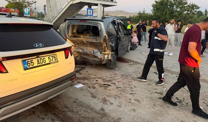 Van’da zincirleme trafik kazası: 1 yaralı