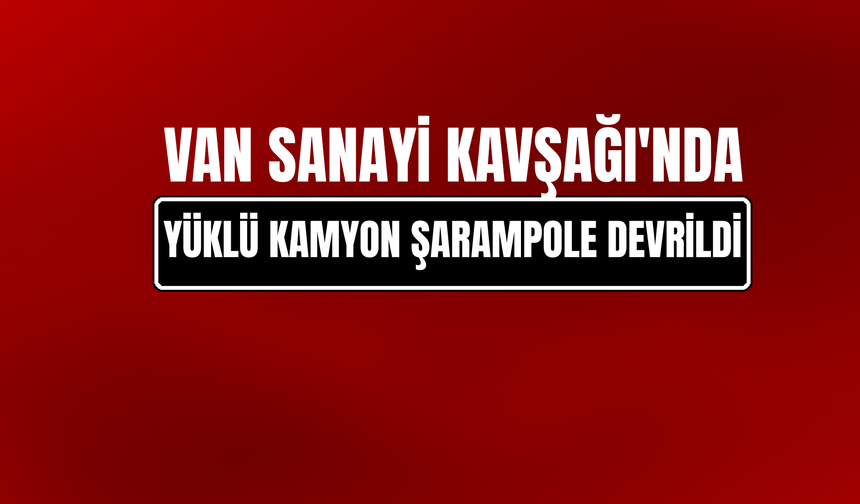 Sanayi Kavşağı'nda Yüklü Kamyon Şarampole Devrildi