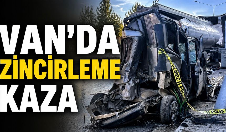 Van’da Tır, Park Halindeki 3 Araca Çarptı