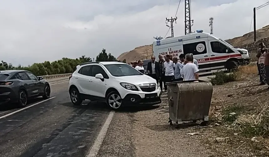 Van Gevaş’ta Kamyonet İle Otomobil Çarpıştı: 1 Yaralı